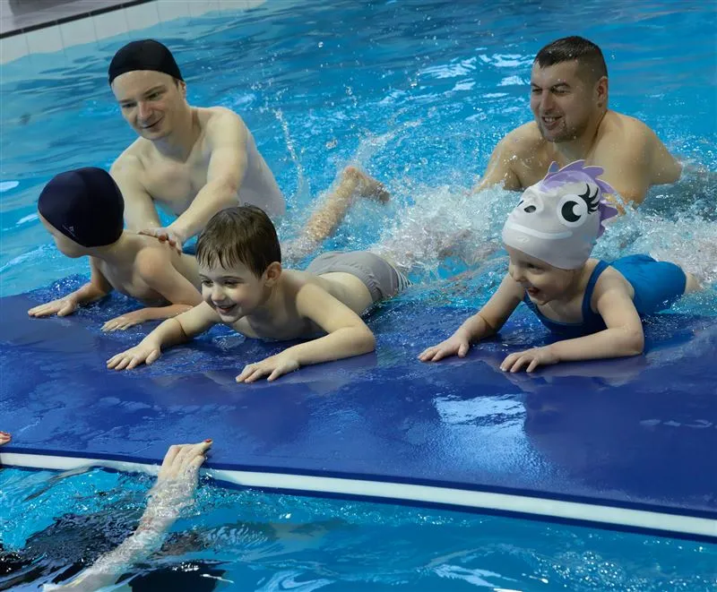 Pływanie niemowląt i dzieci do lat 4